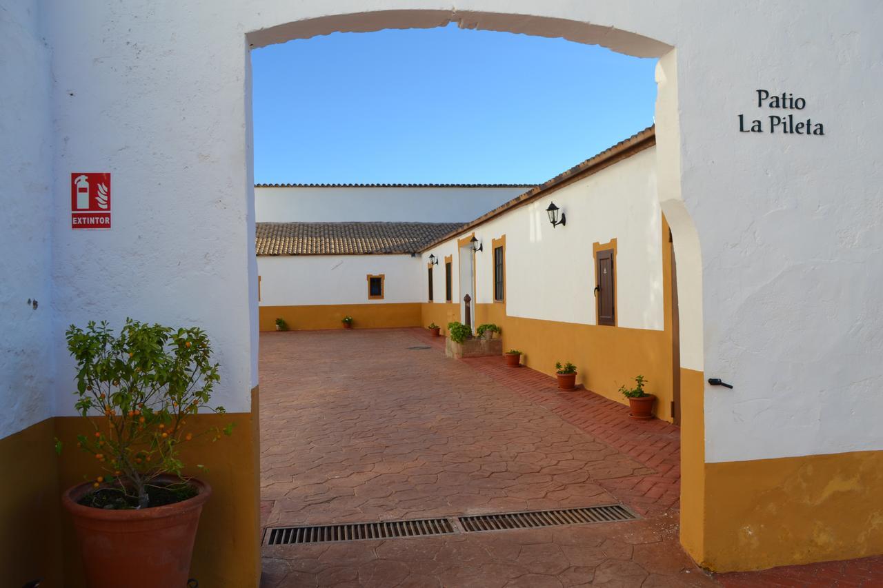 Hotel La Giralda Burguillos Del Cerro Exterior photo
